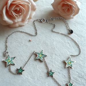 Collier étoile vert pailleté argenté Souffle Astral en acier inoxydable avec étoiles scintillantes