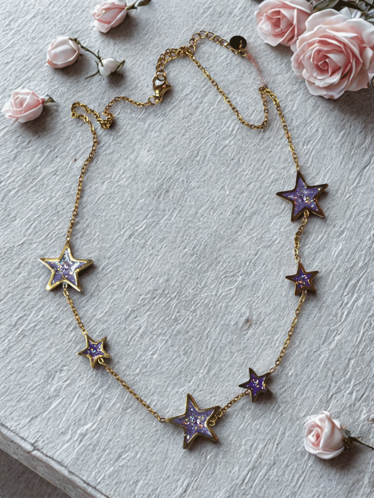 Collier étoile violet pailleté doré Nuit Cosmique en acier inoxydable avec étoiles scintillantes